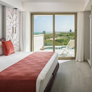 Habitación Deluxe con Cama King con Vistas a la Piscina